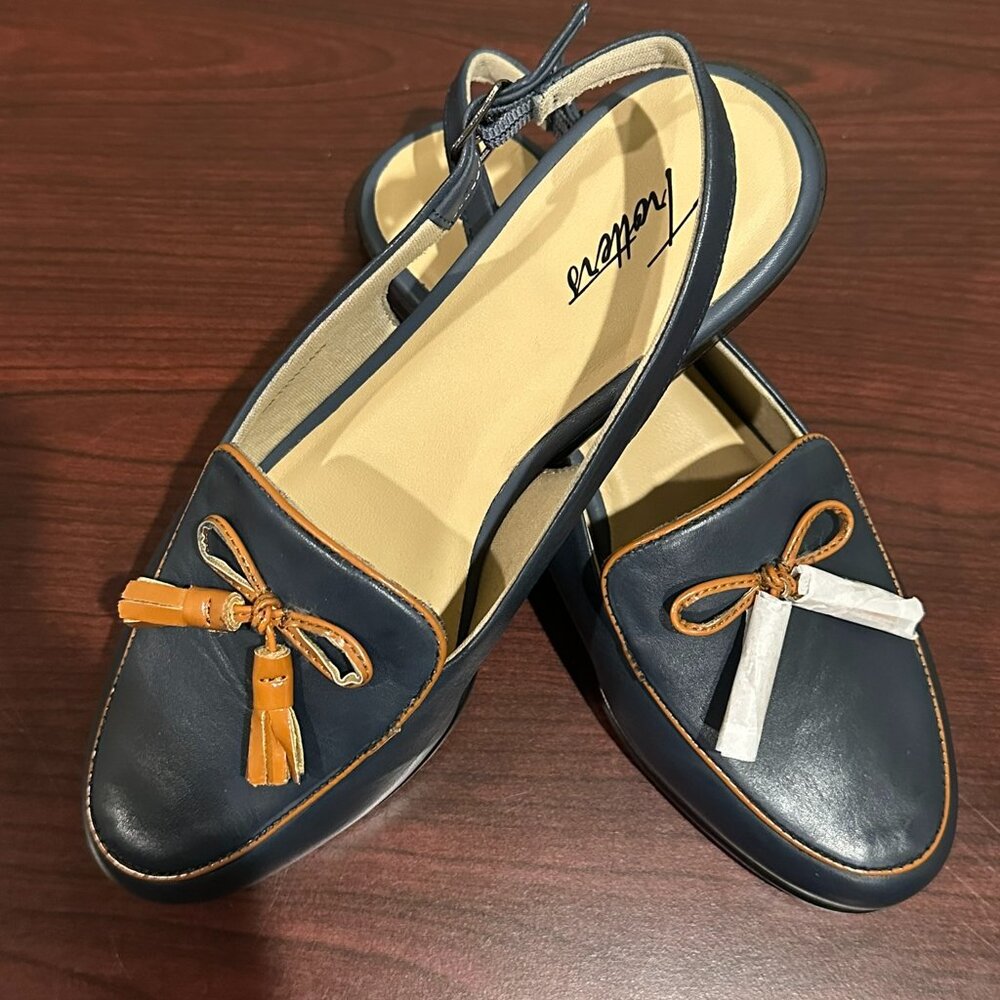 Trotters Women's Lillie Loafer, Navy/Tan, 8 Wide, NWOT